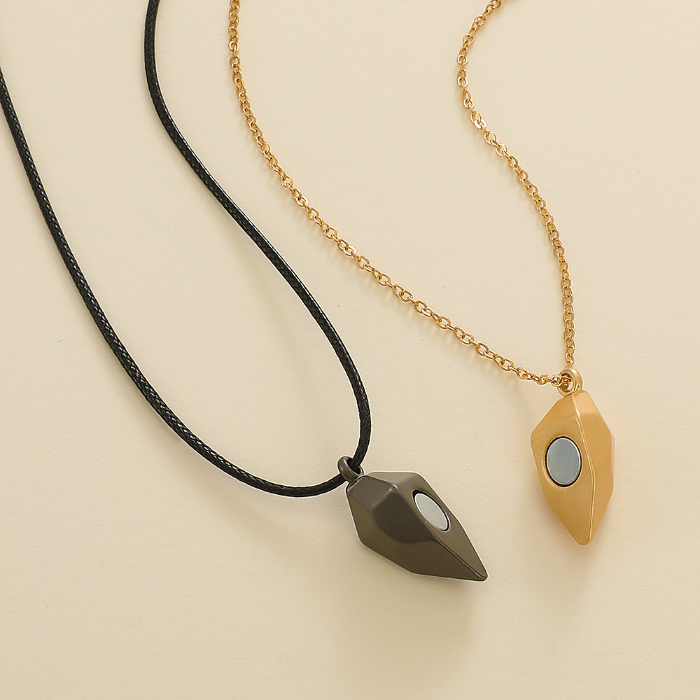 Fashion Creative Magnetic Heart-Shaped Clavicle Chain Couple Necklace a Pair