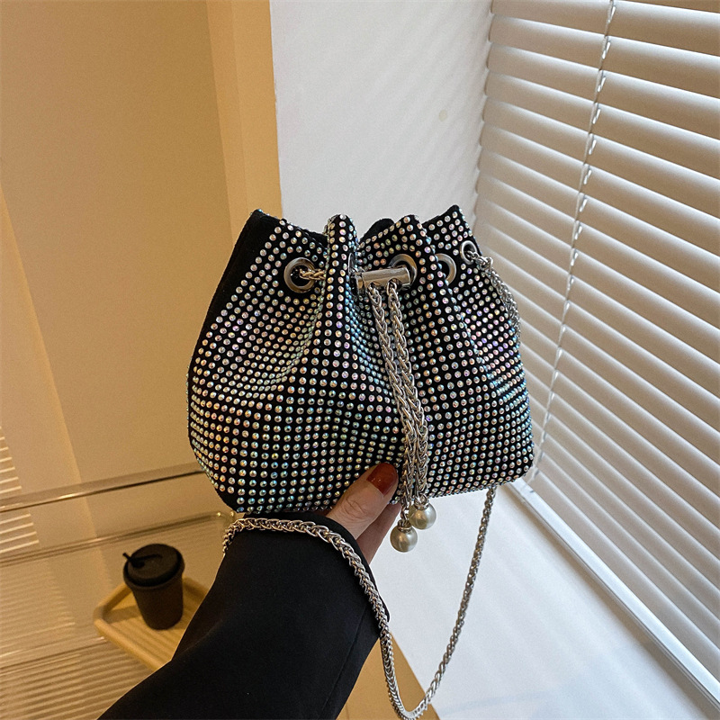 Met diamanten versierde tas met trekkoord voor dames, nieuw model 2025, vol sprankelende strass-steentjes, populaire luxe ketting_voghion.com