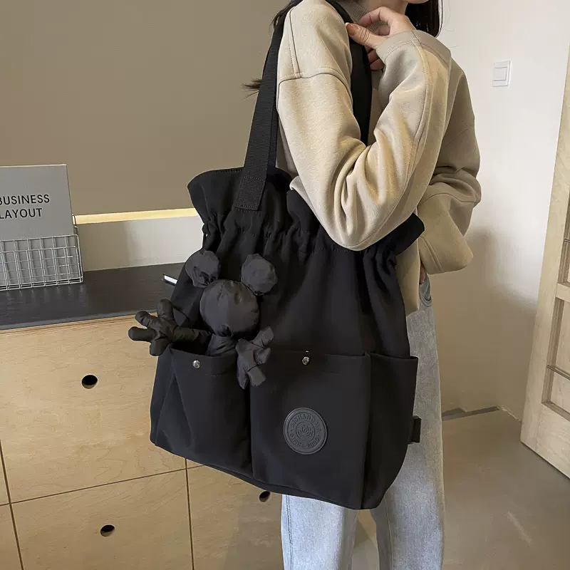 单肩包女生高级感时尚轻便双肩包大容量上班通勤短途旅行包大学生