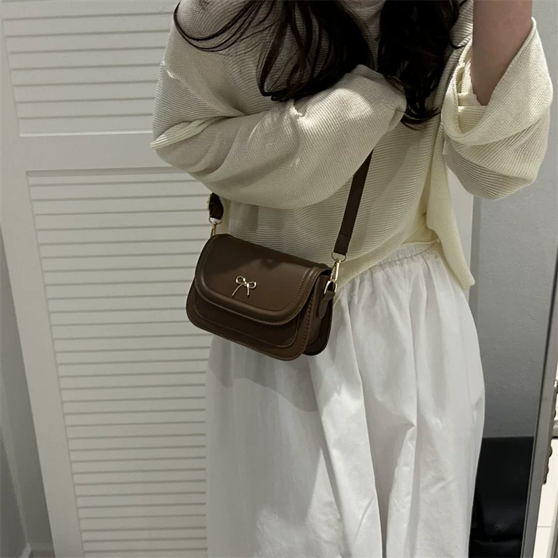 Плечевая сумка (one-shoulder) под мышку, корейский стиль, компактная, 4 цвета