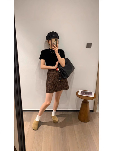 Women's leopard print retro skirt 2025 autumn and winter light mature style fashionable slim A-line short skirt boot skirt trendy