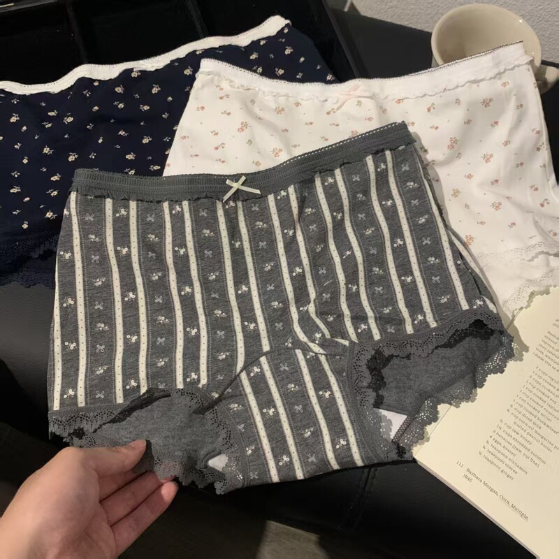 Autumn and Winter New Japanese Style Cute Floral Women's Mid-Waist Boxer Briefs with Seamless Pure Cotton Crotch Safety Panties