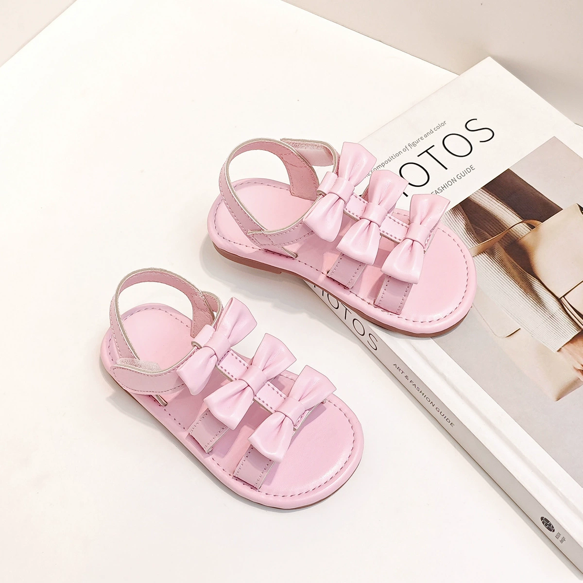 Детские босоножки для девочек с бантиком, летняя мода 2025, открытый носок, мягкая подошва, пляжная обувь для маленьких принцесс