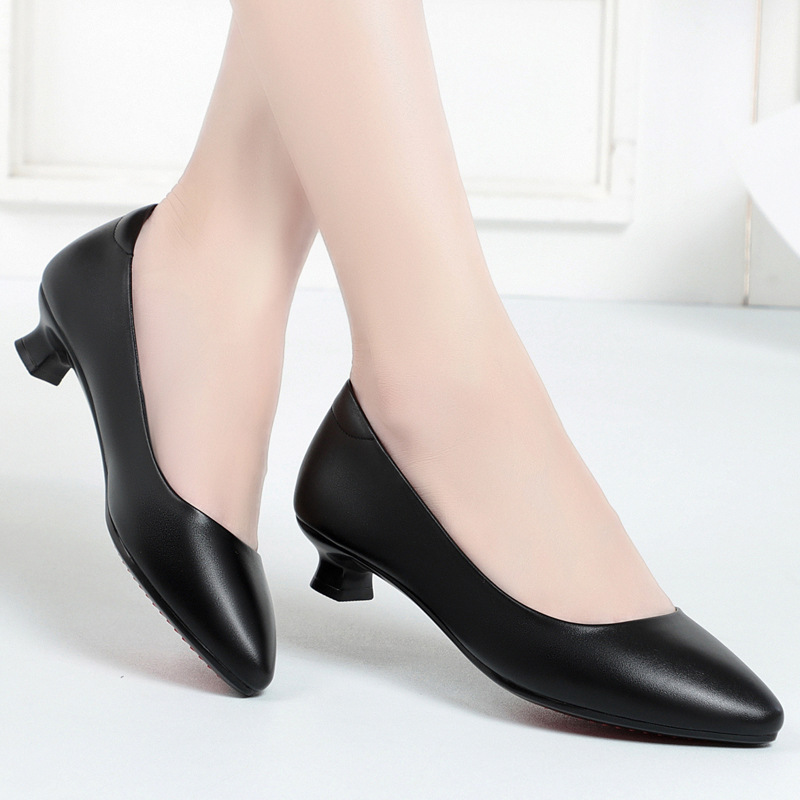 Soft leather soft bottom work shoes waiter stewardess work shoes women's black leather shoes small heel professional women's shoes single-layer shoes spring and autumn