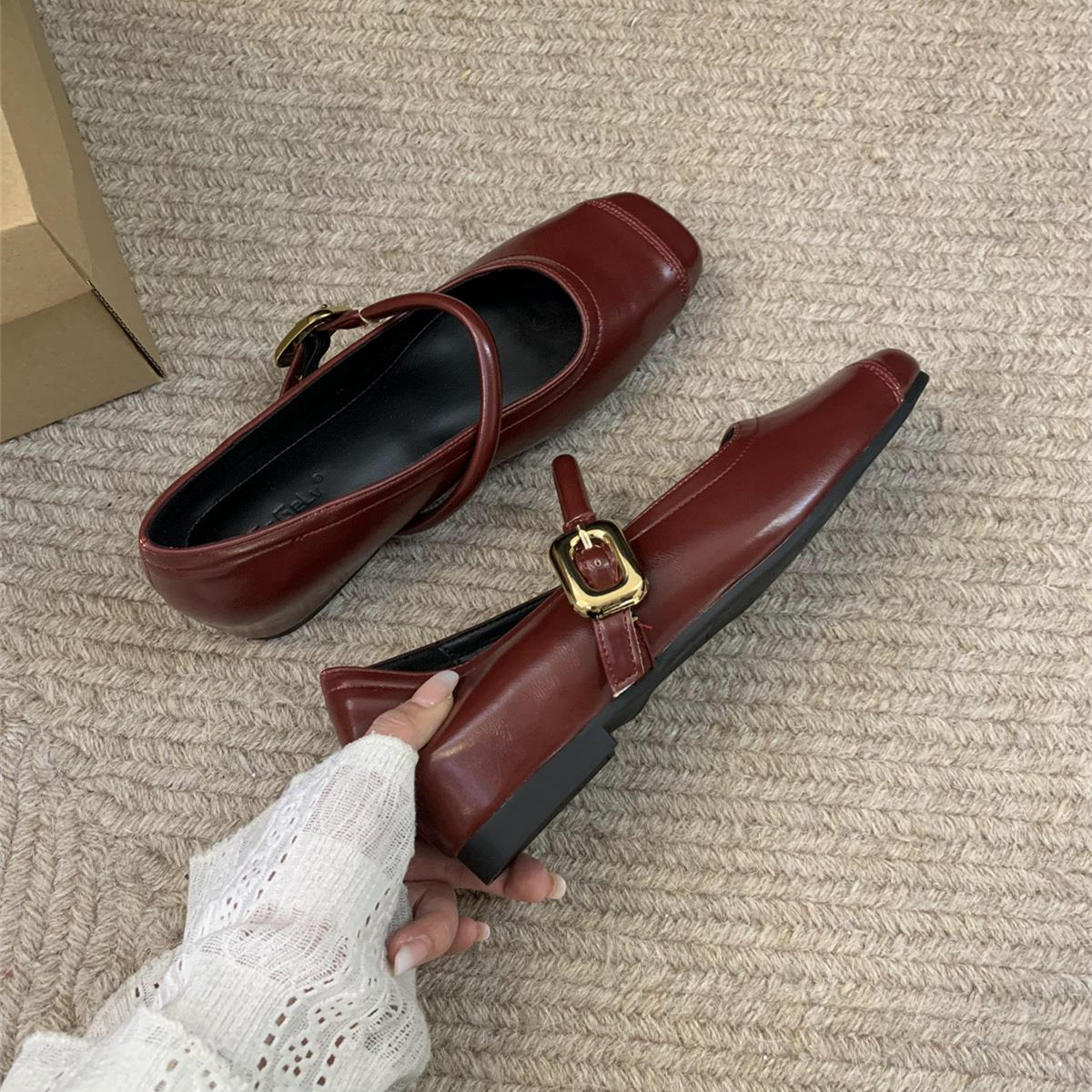 Pequeño aumento de 5cm de altura plateada zapatos de mujer primavera 2024 nuevo estilo francés cabeza redonda zapatos de boca superficial