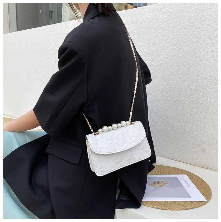 Pearl Handle Velvet Embroidery Shoulder Messenger Handbag Wholesale Nihaojewelry display picture 10