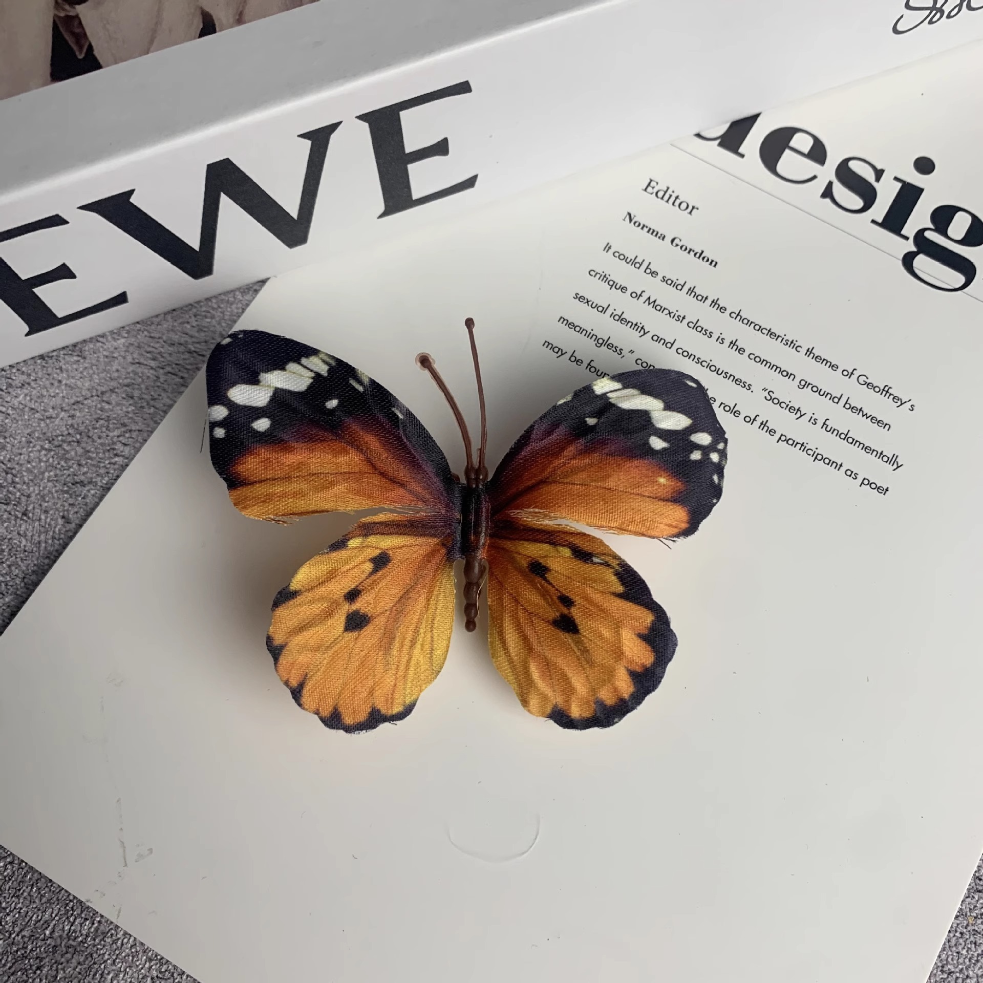 검정색 노란색 주황색