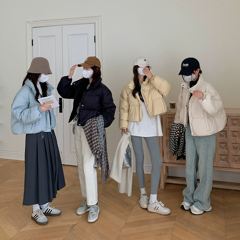 Винтажное хлопковое пальто для женщин, новая модель зимы 2025, свободный укороченный крой для миниатюрных фигур, утепленная хлопковая куртка-пуховик.