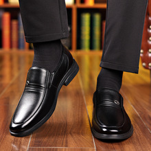 男士黑色透气皮鞋春秋新款软底一脚蹬防滑商务鞋子男真皮爸爸男鞋