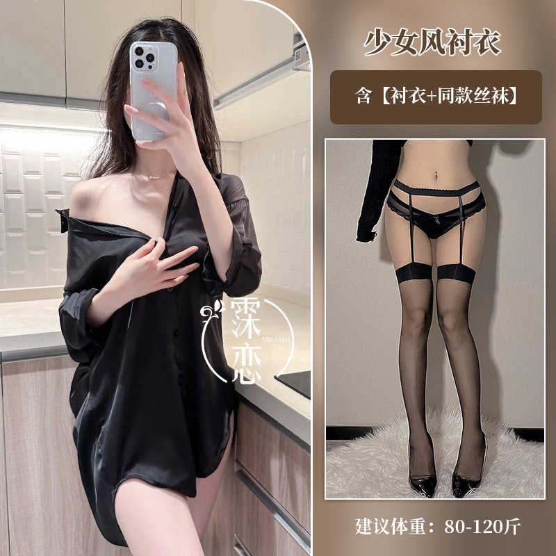 검정 셔츠 + 블랙 라인 블랙 스타킹