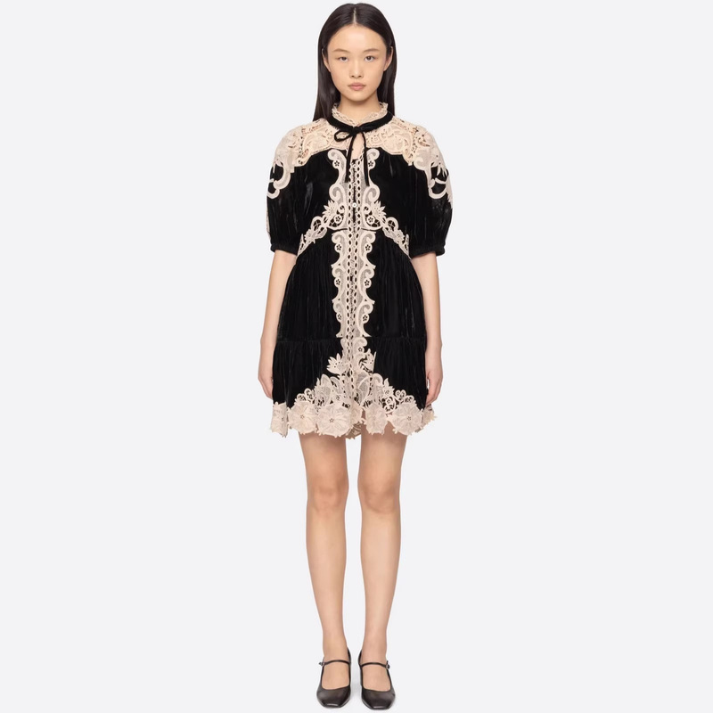 2026 Spring and Summer New Long Dress with French Design, Lace Splicing, Lace-Up Velvet Puff Sleeve Dress 2026 Spring and Summer New Long Dress with French Design, Lace Splicing, Lace-Up Velvet Puff Sleeve Dress
