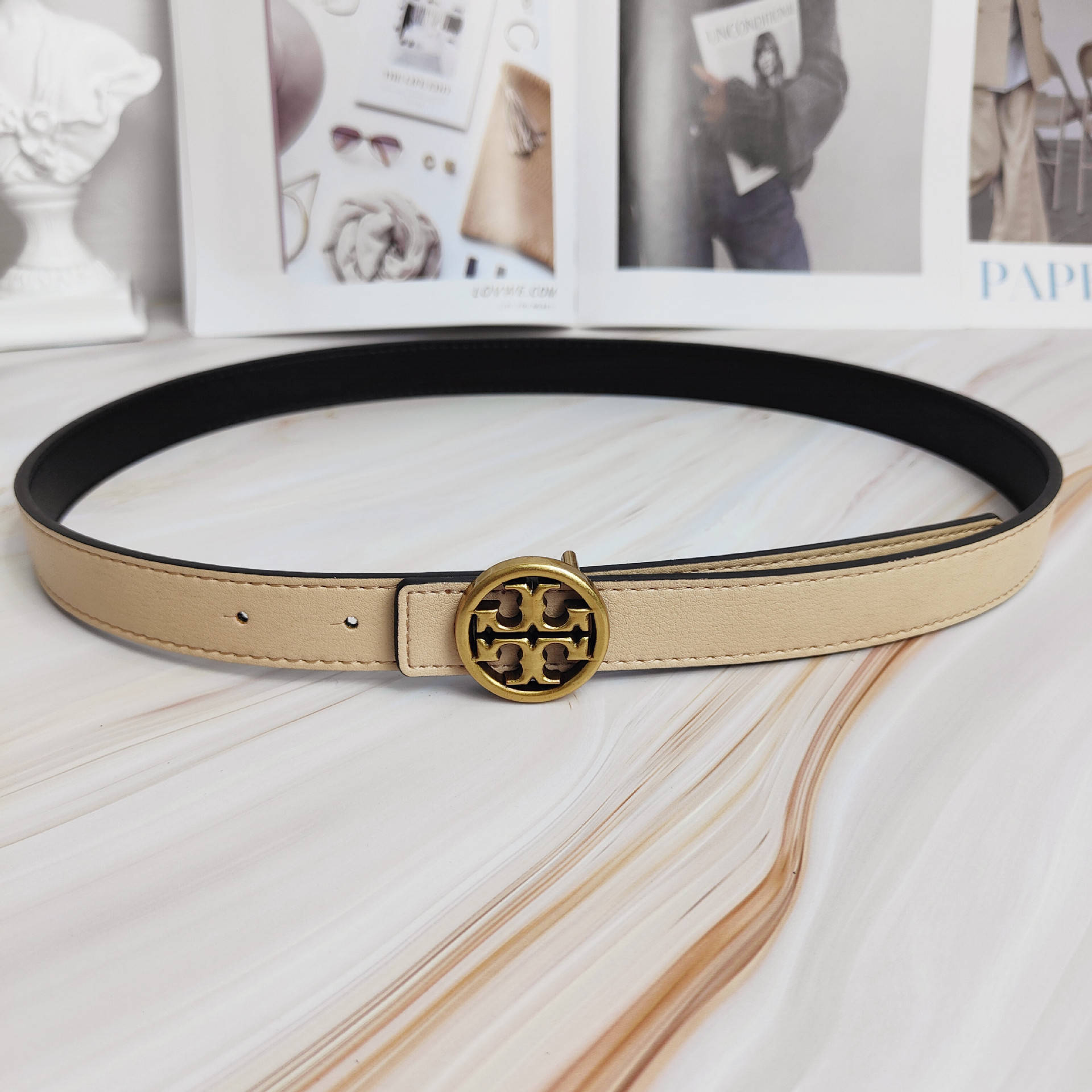 2022 nuevo cinturón de piel de vaca de color para mujer, sello de cintura ancha con letra de TB, hebilla liso de bronce, cinturón de todo fósforo, spot al por mayor