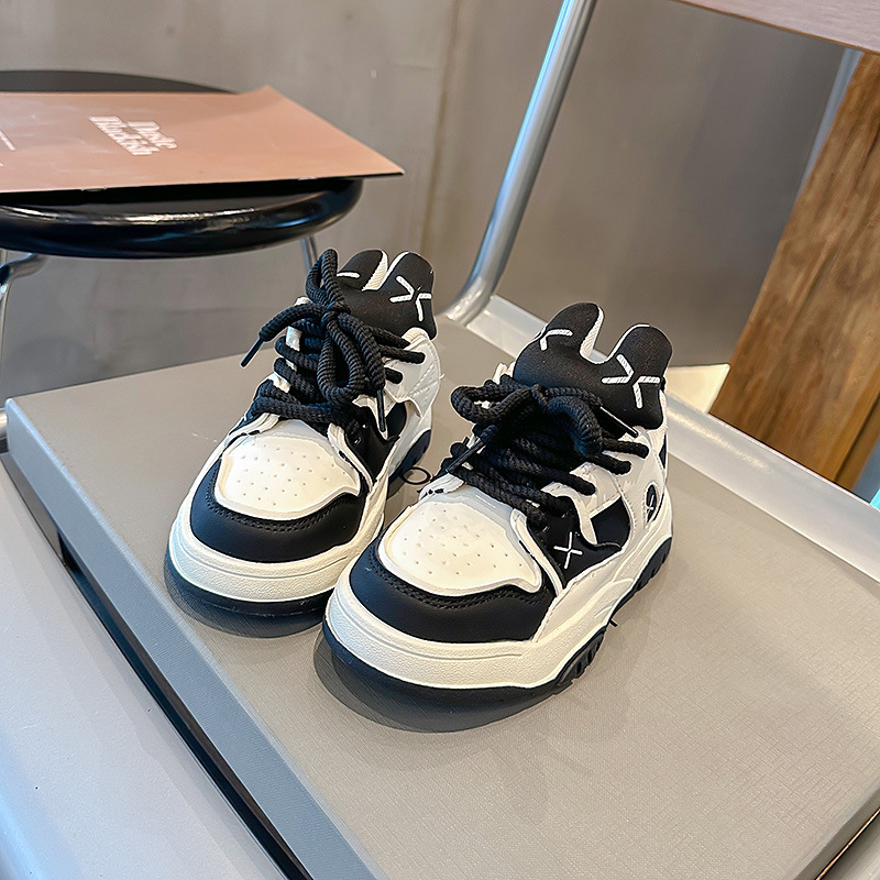 Cricketskor för barn Korean Edition Bröd Violence Bear Tide Brand Pojkar och flickor Fritidssportskor 2023 Nyhet_voghion.com