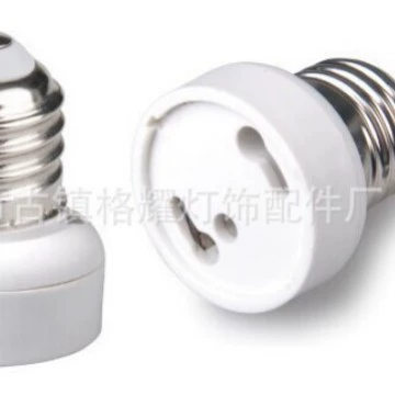 Производитель поставляет переходник для ламп с цоколем E27 на GU24. Металлическая часть — E27. Подключается к лампочкам GU24.