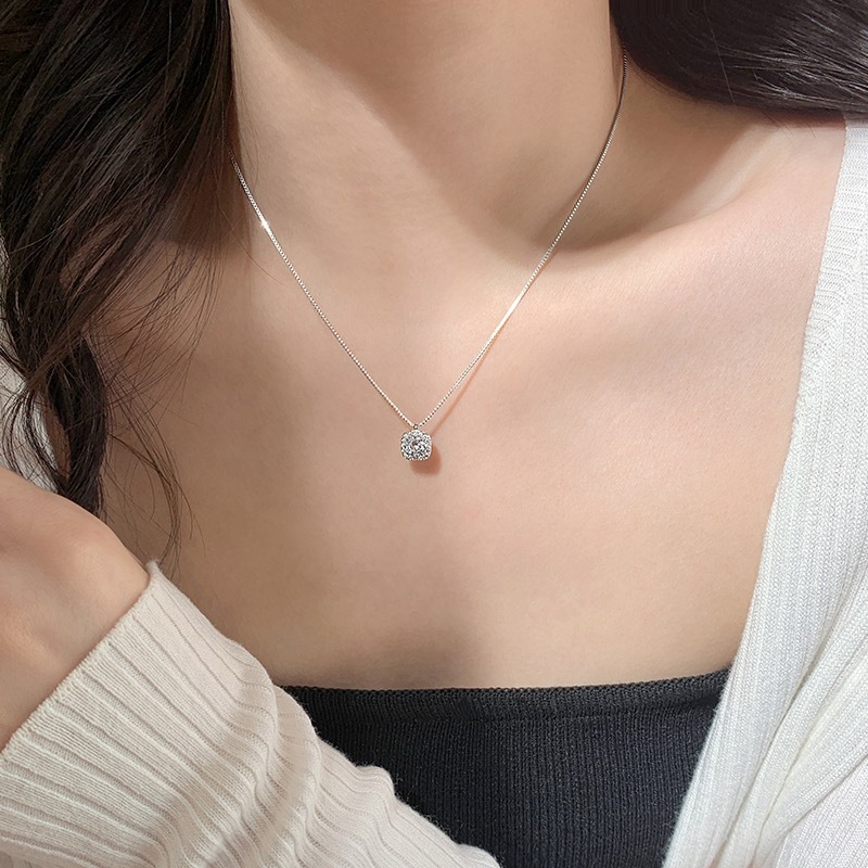 Square fashionable necklace