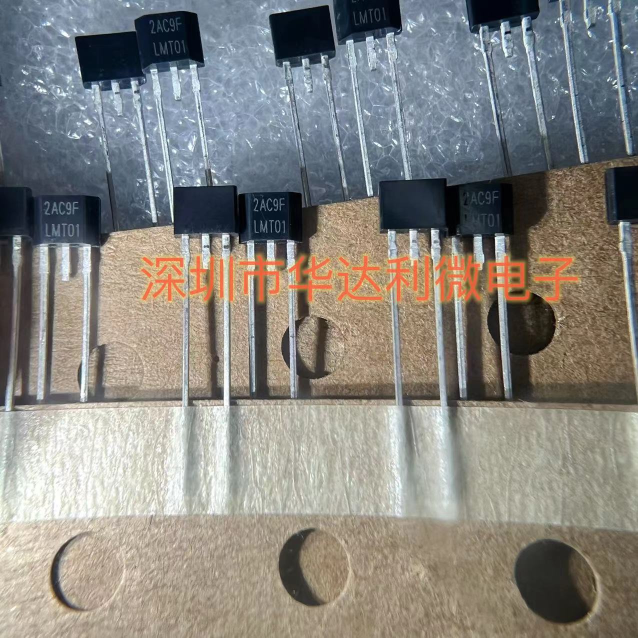 LMT01LPG 丝印LMT01 TO-92 温度传感器 0.5°C 具有脉冲序列接口