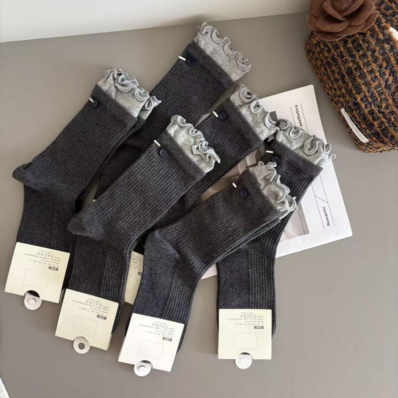 Hangzhou market style, layered sock design, faux two-piece socks, Dongdaemun button-style, autumn/winter Korean accessories, retro double-needle knit