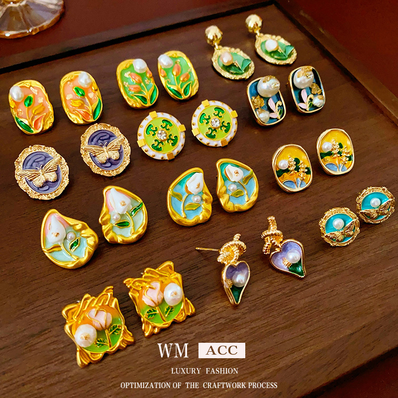 Pendientes vintageins de mediana edad de nicho retro Pendientes de lujo ligero de alta calidad al por mayor Pendientes de estilo de pintura al óleo de esmalte femenino
