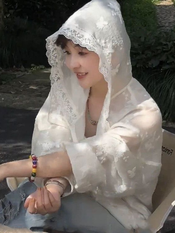 Lace summer shirt with hood