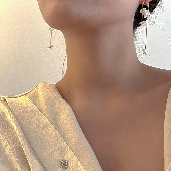 Design organic fashionable retro earrings