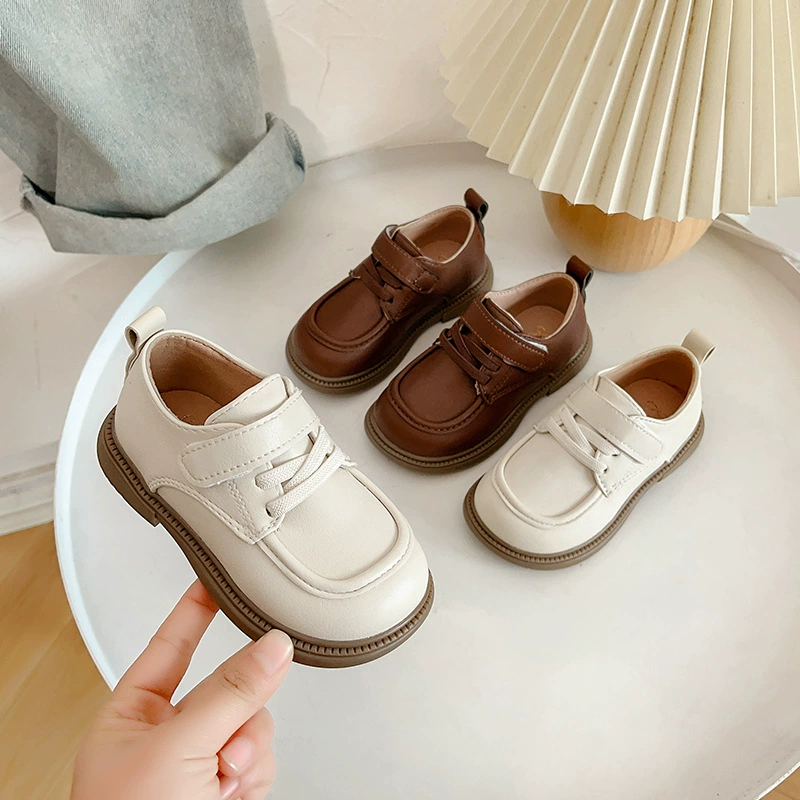 2025 весенне-осенние новые детские кожаные туфли в корейском стиле для мальчиков, красивые мягкие подошвы, удобные туфли на плоской подошве с большим носком, однотонная повседневная обувь
