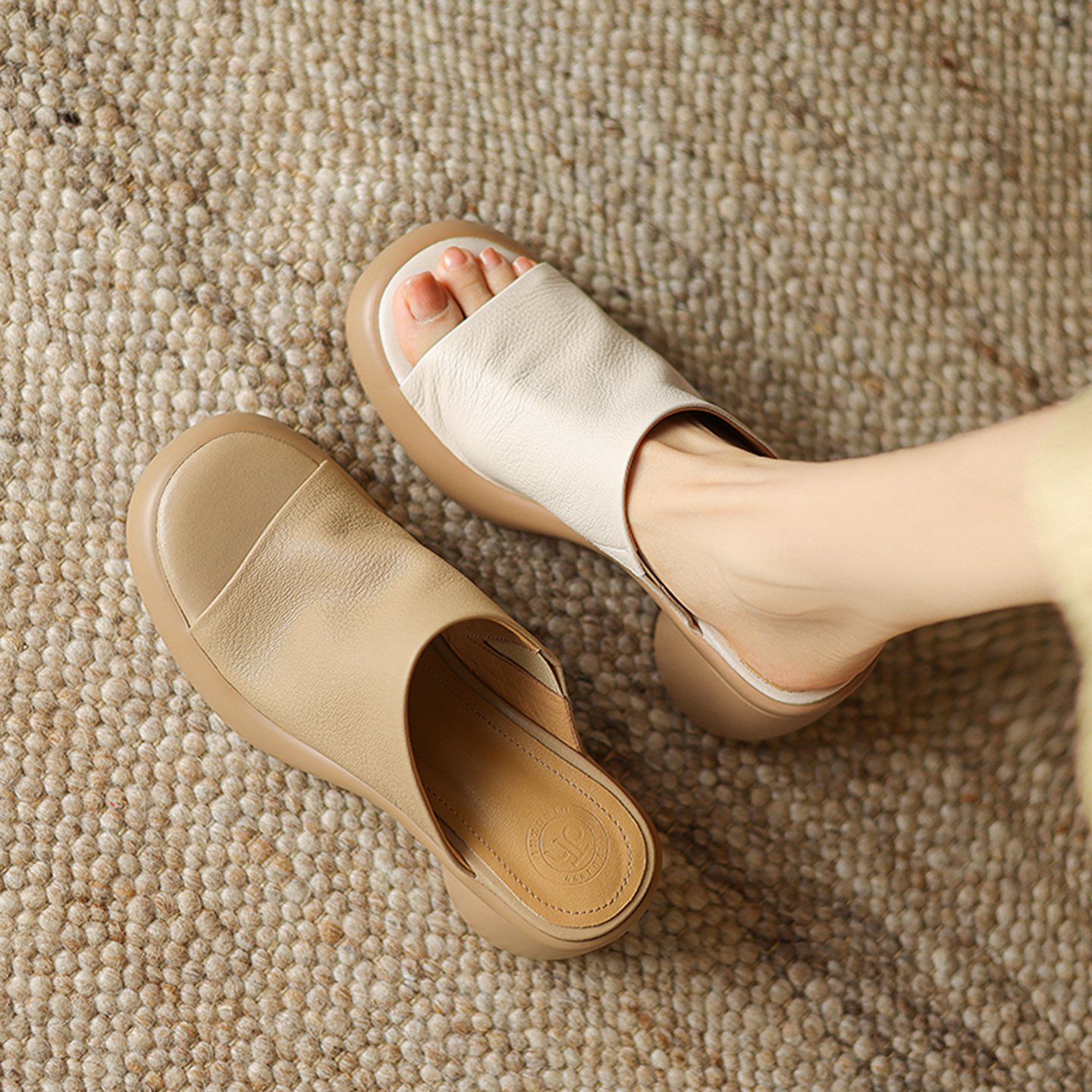Sandal cao gót nữ hở mũi quai ngang da dê thật, gót 7 cm — đen