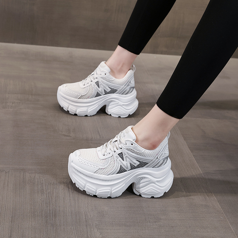 Giày thể thao nữ đế dày tăng chiều cao lưới thoáng khí phong cách chunky — Màu trắng