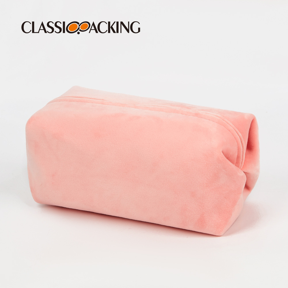 2023 Otoño e Invierno Nueva franela bolsa de cosméticos corazón de la niña estilo japonés y coreano ins suministros de belleza bolsa de almacenamiento con logotipo