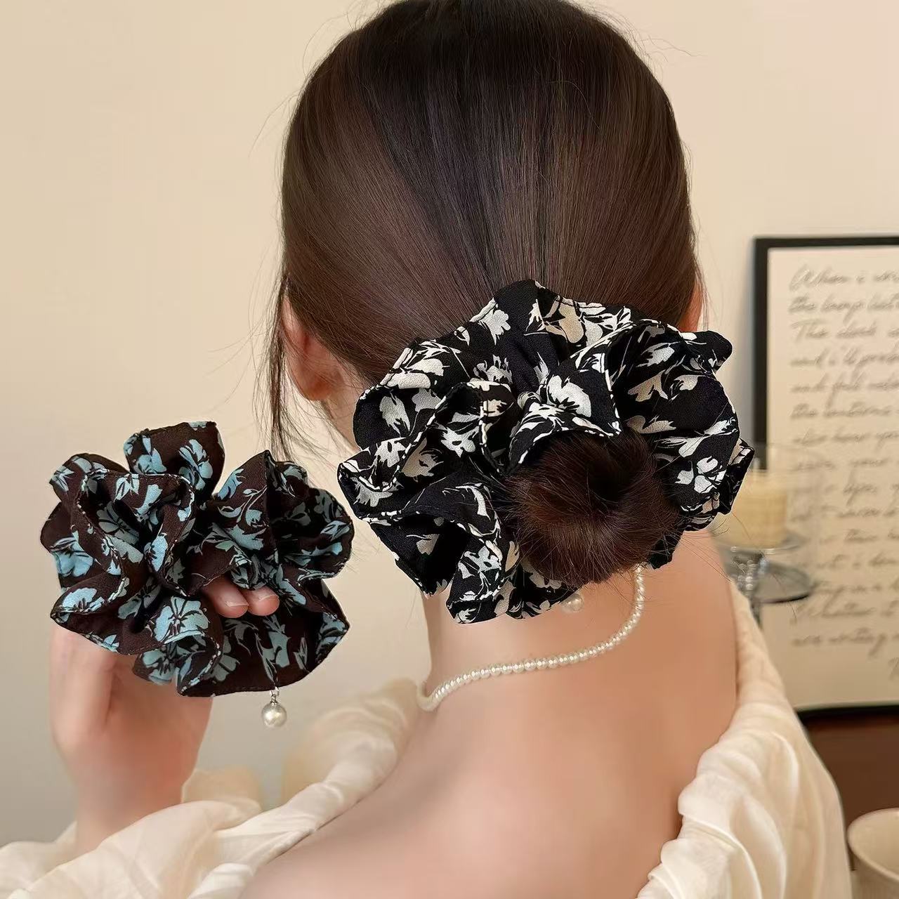 Chouchou vintage à pendentif floral et perle pour femme, accessoire de coiffure haut de gamme à double couche pour chignon haut de gamme, idéal pour le début de l'automne._voghion.com