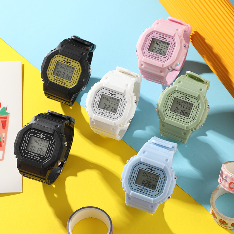 Reloj estudiante niños unicornio cuadrado Matcha verde pequeño cuadrado impermeable reloj despertador luminoso reloj electrónico