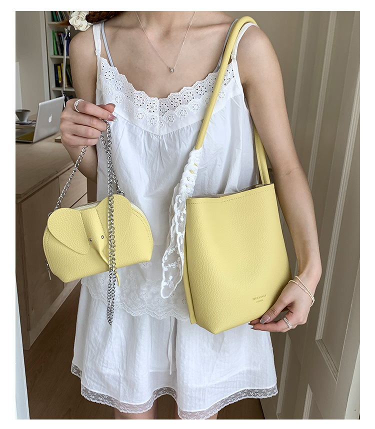 A trendy and versatile single-shoulder underarm bag for women in the summer of 2025, featuring a niche design and a simple commuting bucket bag undefined