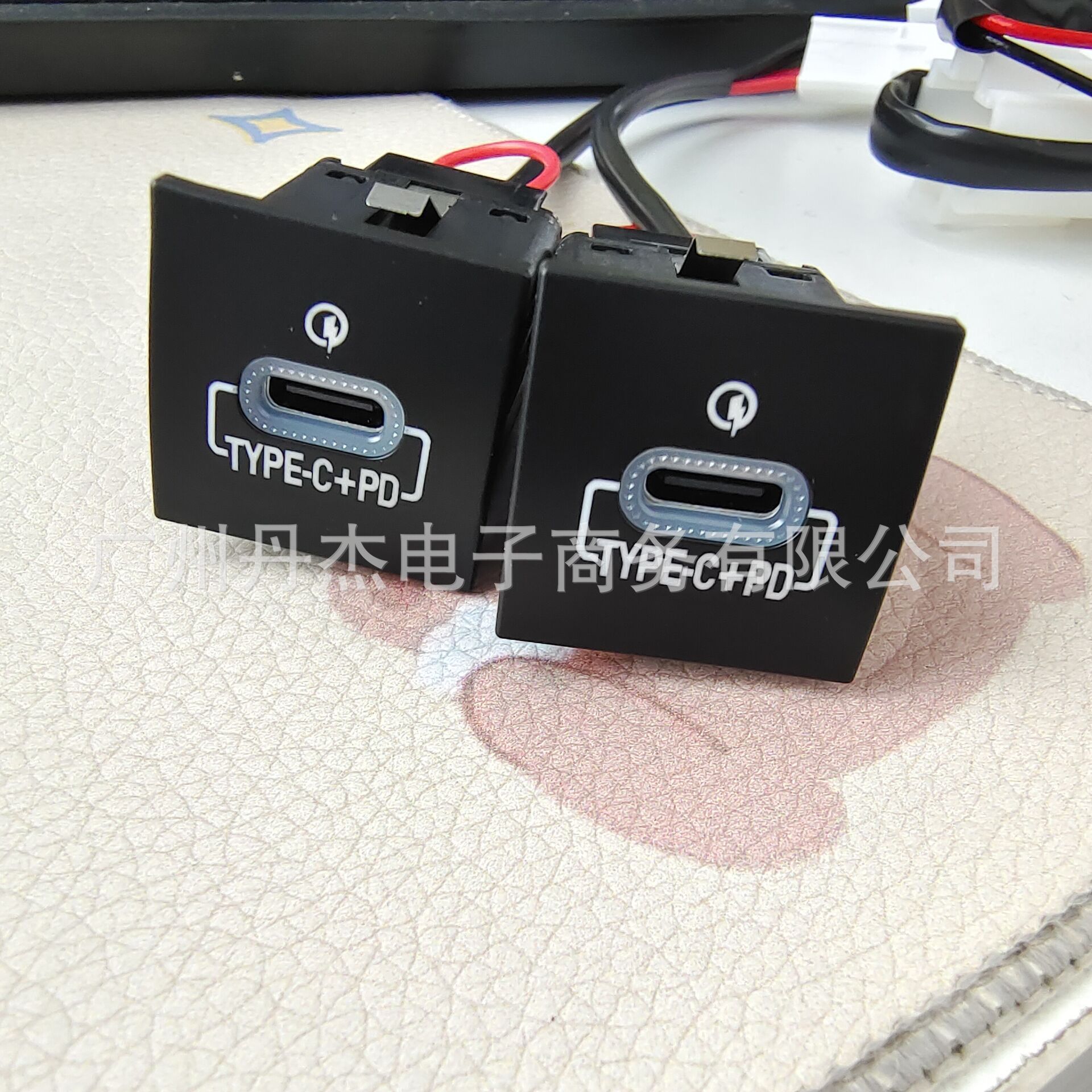 Volkswagen – Mobil şarj cihazları Fast Charge PD with - type-c-type-c-tail-cable
