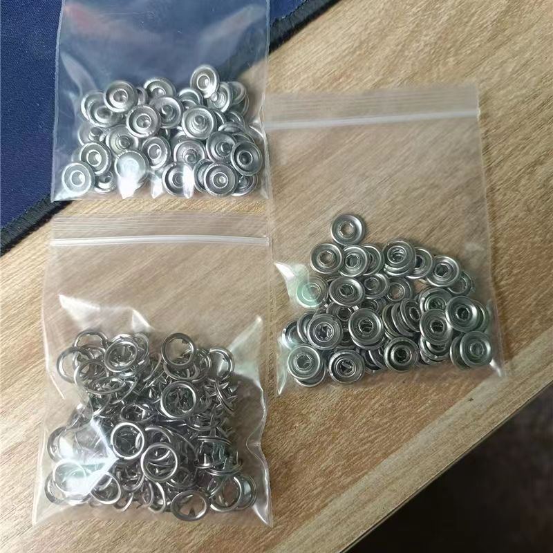 Herramientas de instalación de hebilla de cinco patas de color Baby Crawling Toallitas de saliva sin costura percha oculta percha invisible anti-luz