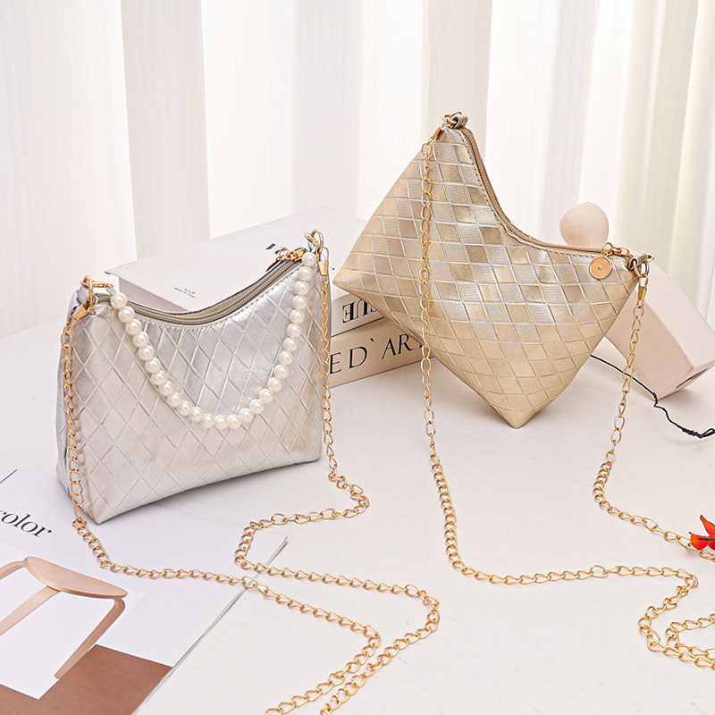 2025 nuevo bolso de moda bolso de mujer de nicho de cadena de alto nivel bolso de hombro pequeño bolso de brazo fresco versátil
