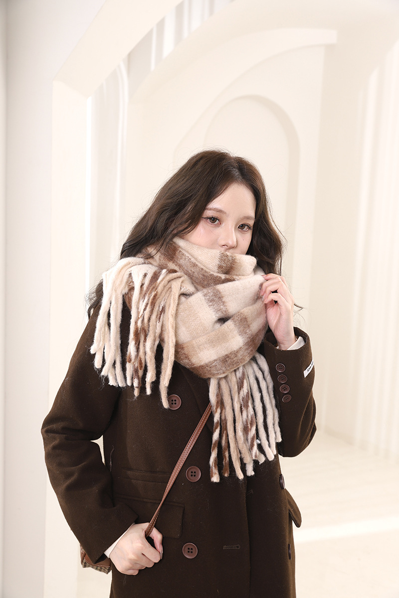 2024 autunno inverno nuova atmosfera sciarpa spessa in mohair, calore di alta qualità, cappotto versatile da uomo e da donna con strisce_voghion.com