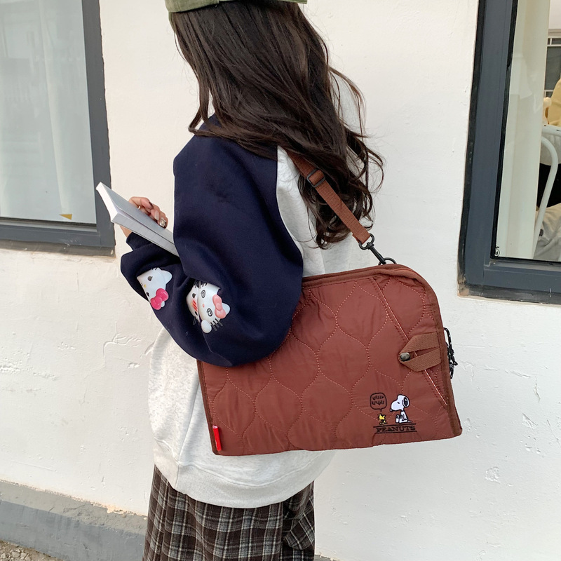 Women's New Shoulder Bag Hand-Held Diagonal German Computer Bag 2025 Snoopy Commuter 14inch Laptop Bag