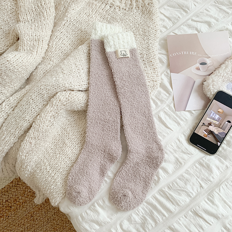 Otoño y invierno calcetines de pantorrilla de lana de coral con calcetines de lana gruesas de tela caliente elevados calcetines de lana de piso para dormir
