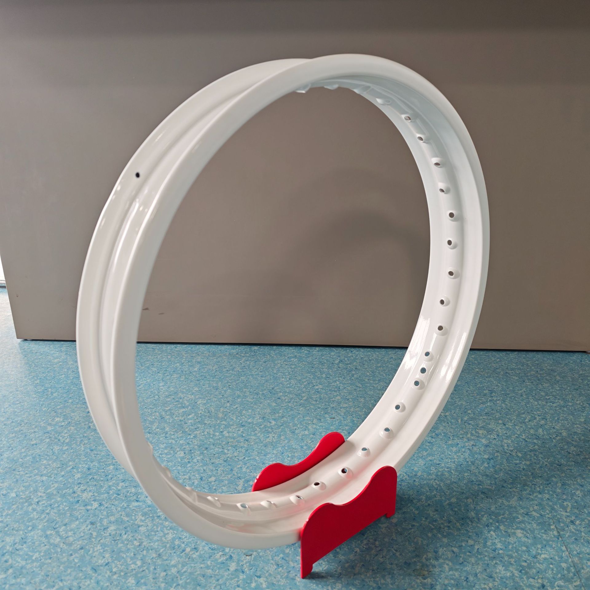 Bright white high-gloss motorcycle spoke rims, electrostatically sprayed anti-rust wheel rims, personalized modification replacement parts, factory