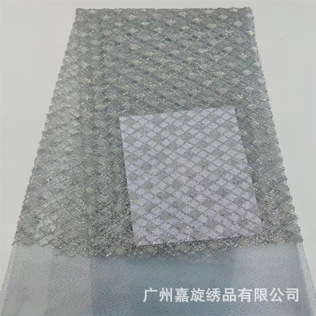 Vestido de novia de tela de malla con rejilla pequeña en forma de diamante y adornos de lentejuelas de cuerpo entero, vestido de actuación con bordado de cuentas en tubo.