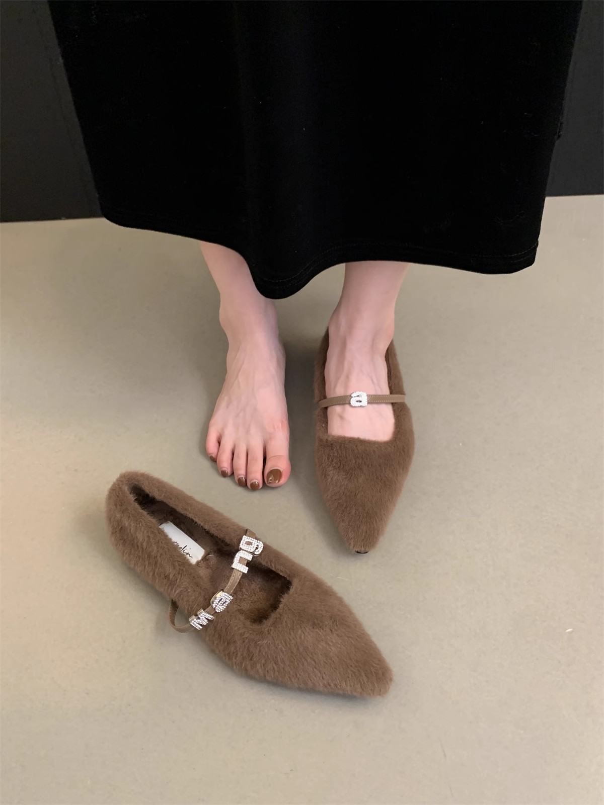 2023 Autunno/inverno Nuova edizione coreana a punta acqua diamante scarpe di peluche per le donne con peluche e stile fata suola piatta scarpe singole_voghion.com