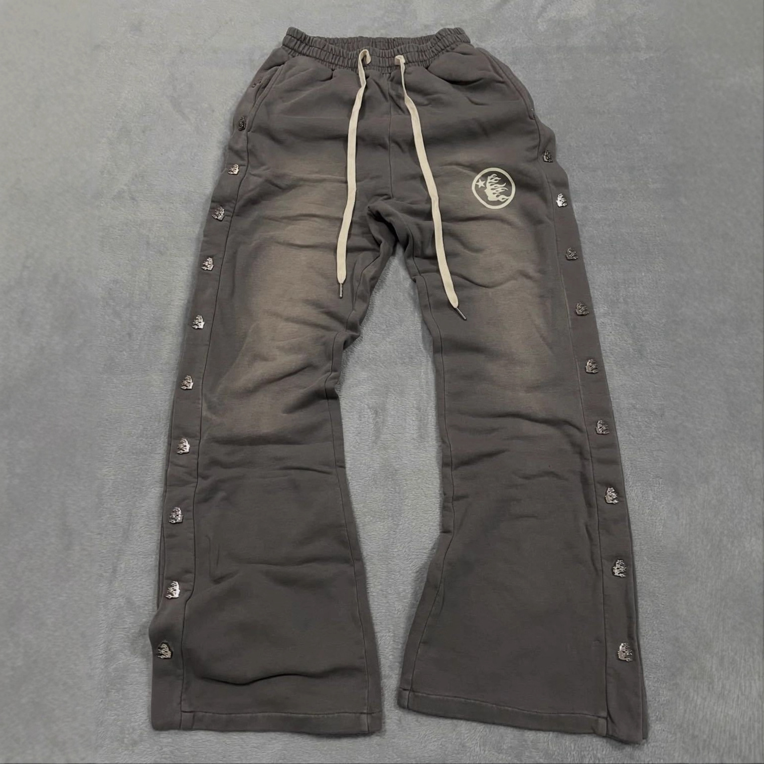 Transfronterizos Europa y América Hip Hop impresión lavado con remaches sueltos pantalones callejeros casuales retro pantalones rectos gradientes