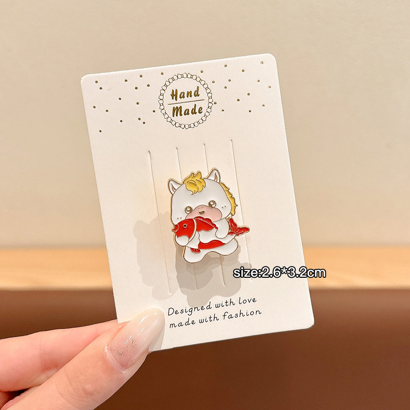 2026 Año Nuevo dibujos animados pony broche insignia año del caballo día de Año Nuevo regalo pequeño para el personal ropa bufandas accesorios