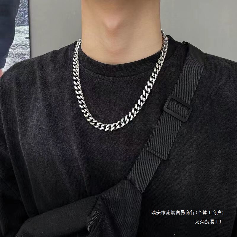 Non-fading titanium steel thick chain, Cuban link necklace, unisex, trendy European and American street style, hip-hop, suitable for pairing with hoodies, a high-end accessory