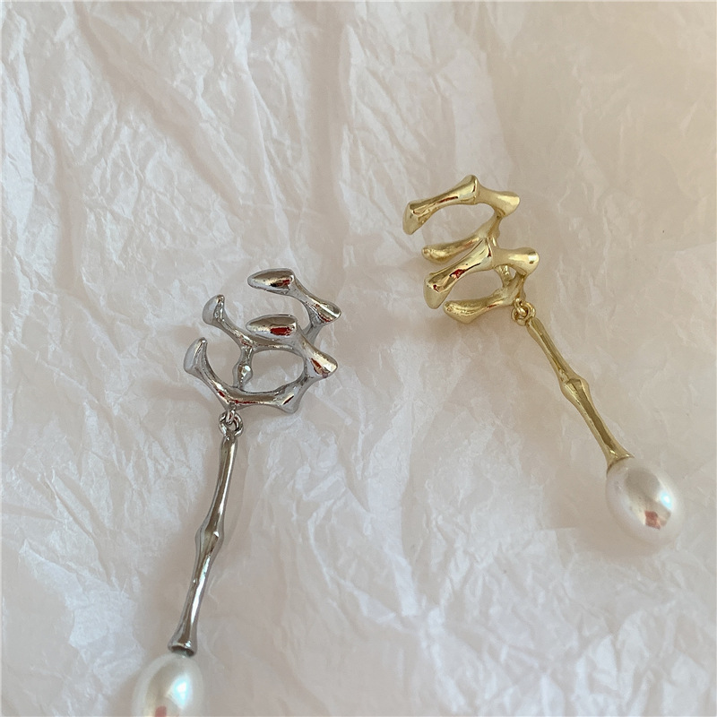 Metal Pearl Pendant Ear Bone Clip display picture 4