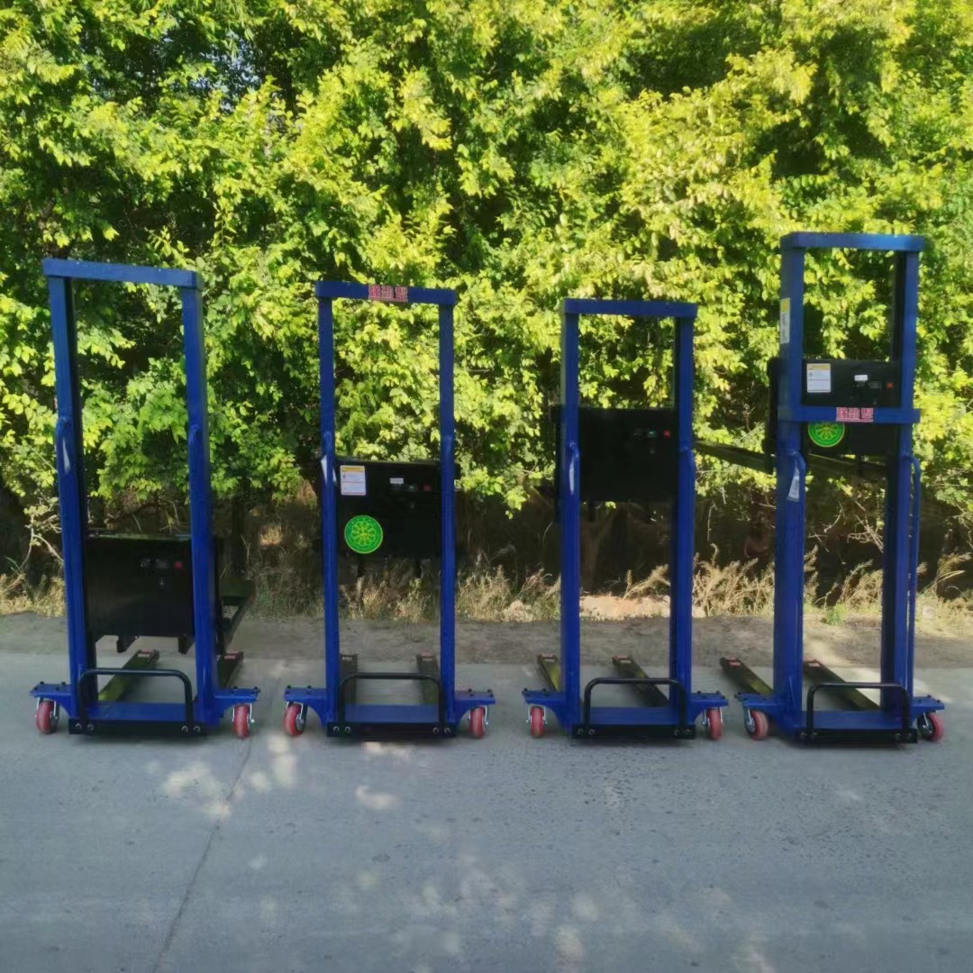 厂家新款电动随车叉 升降便捷搬运站驾式叉车 遥控液压多用途叉车