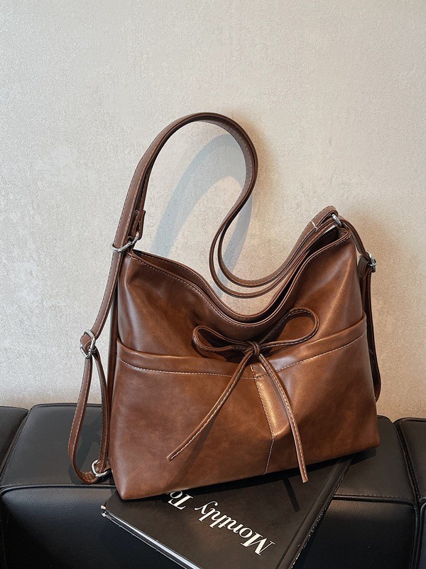 Bolsos de gran capacidad de otoño e invierno de comercio exterior para mujer 2024 nuevo bolso retro de alta gama con sentido Tote mochila de un solo hombro de todo fósforo
