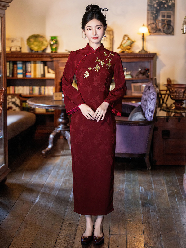 红色旗袍2025新款改良年轻款订婚礼服裙刺绣敬酒服新娘秋冬季长袖|undefined