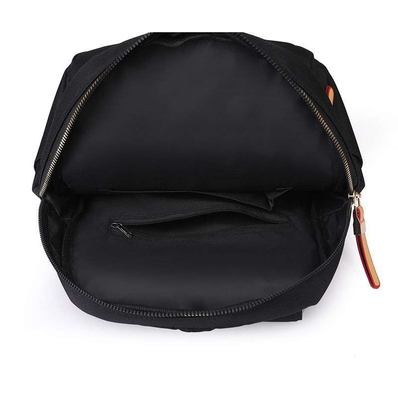 Mochila de nailon para mujer 2024 nueva mochila de viaje simple y de moda mochila de viaje de gran capacidad antirrobo al por mayor