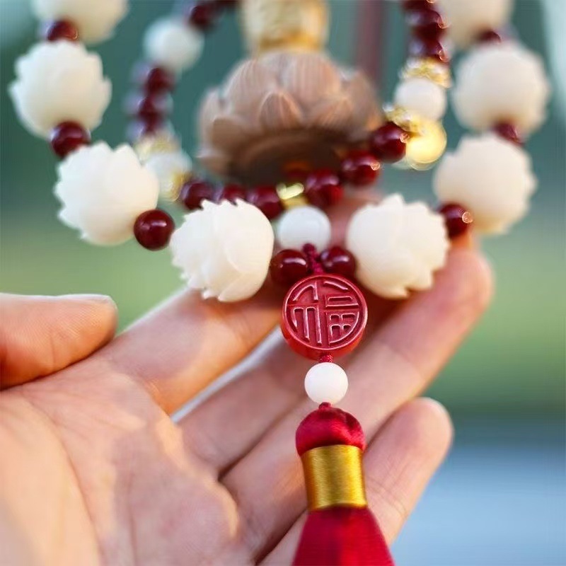 Car Pendant High-End Elegant Men and Women Hanging Decoration Car Interior Accessory Rearview Mirror Ornament Red Pendant Peace