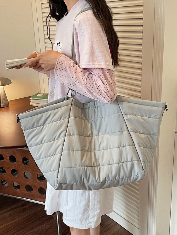 Simple primavera y verano nuevo 2026 nube hombro bolsa de gran capacidad de viaje de viaje de acondicionamiento físico bolso portátil mujer
